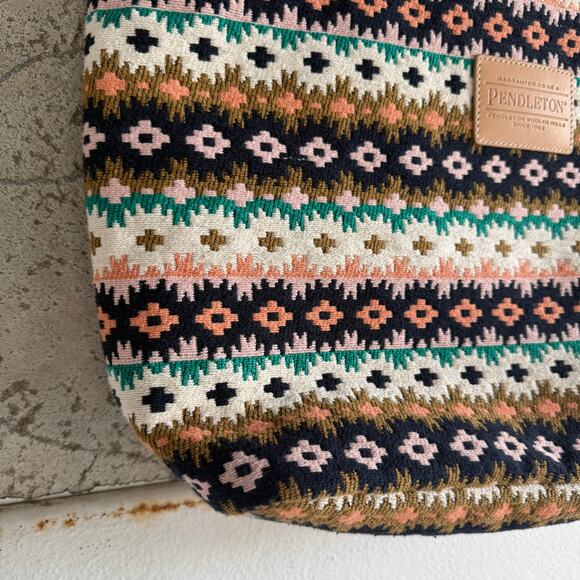 Pendelton Tote Bag Echo Cliffs Large Travel Tote Aztec Blanket Leather Handles - Picture 2 of 8